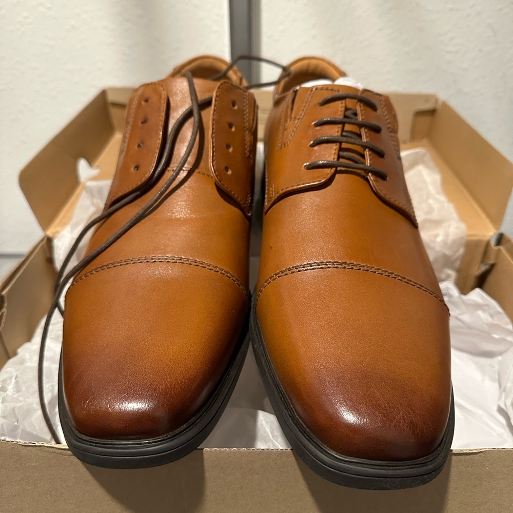 Clarks Man's Oxfords Clarks Tilden Cap Dark Tan Leather US Men's Size 10